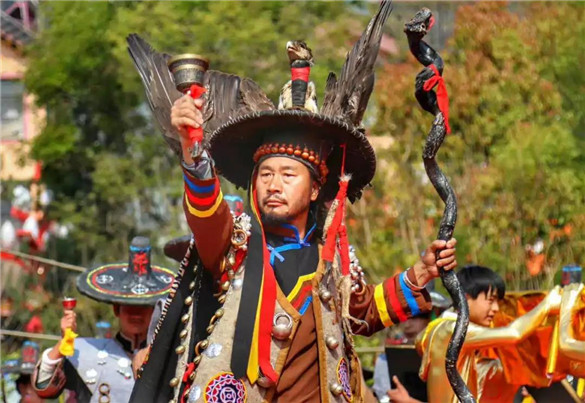 双柏彝族虎文化节开幕,神秘的祭虎大典,狂野的"三笙"舞蹈展现原汁原味