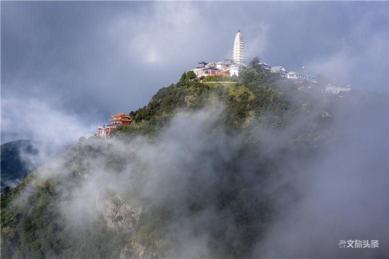 携舍利佛牙,入定鸡足山,辟华首门为华化道场"的传说