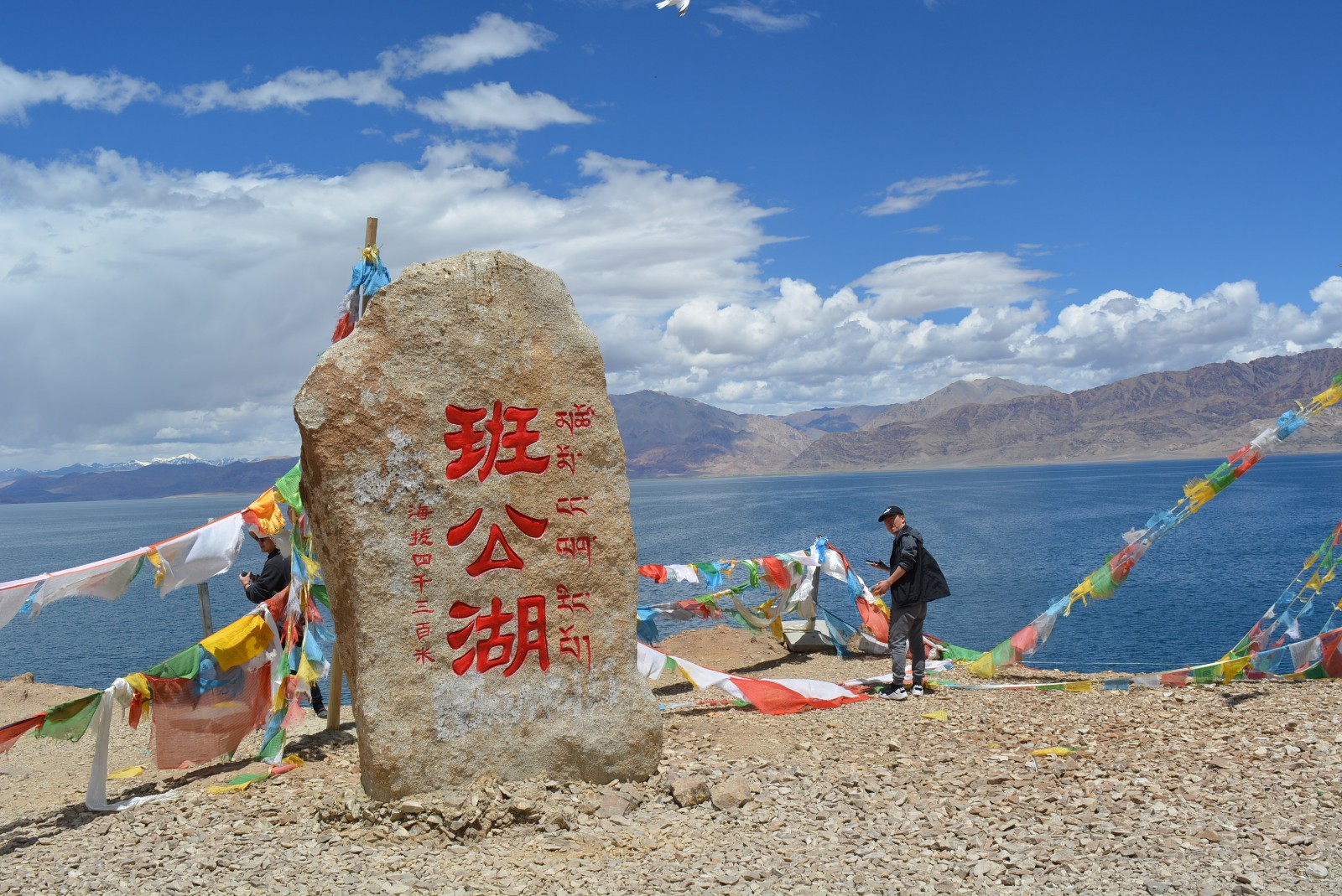 日土县班公湖: 托起生态和旅游双效益