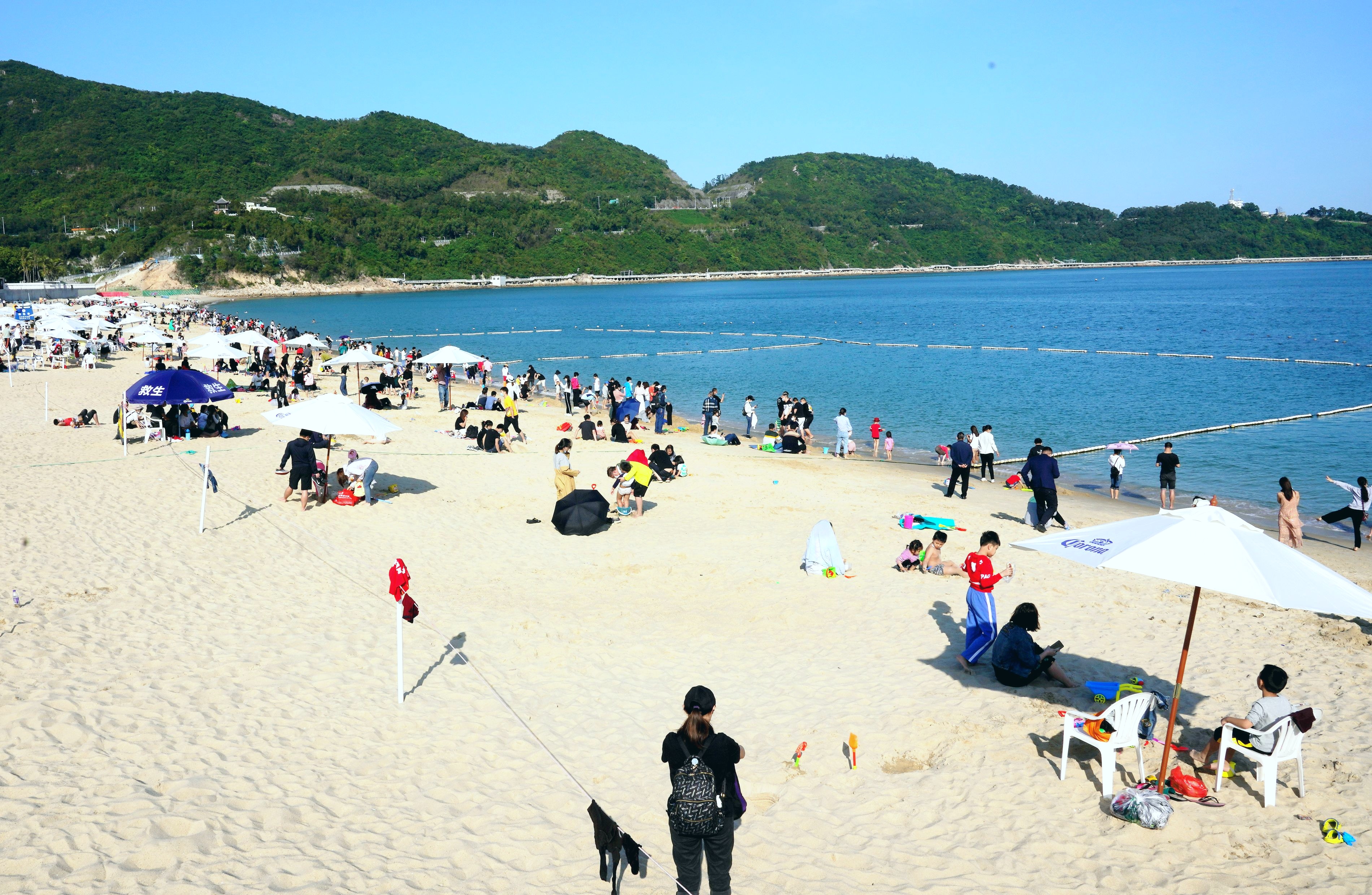 小梅沙度假村是深圳知名的综合性海滨旅游景点,位于深圳东部盐田