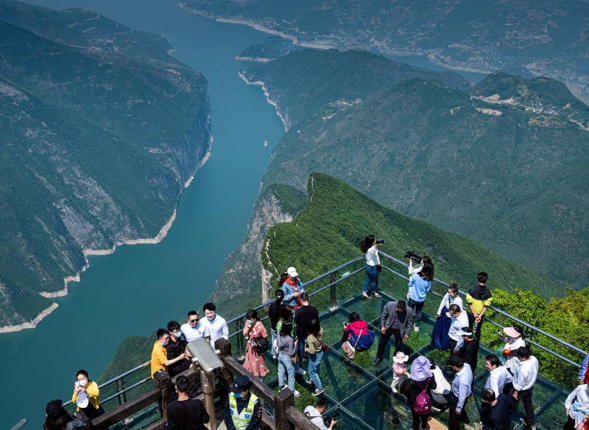 第2天 县城→依斗门→夔州博物馆→白帝城·瞿塘峡景区→三峡之巅景区