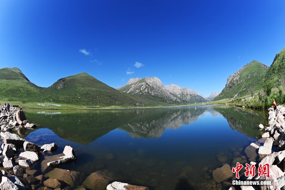 阿坝:莲宝叶则-石头山景区风光旖旎