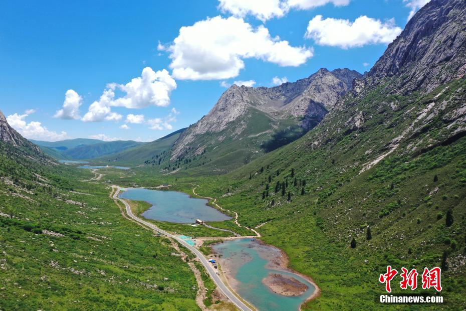 阿坝:莲宝叶则-石头山景区风光旖旎