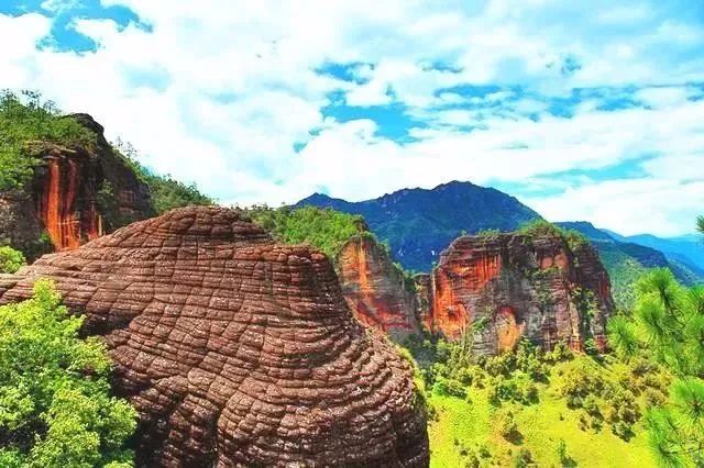 看大滇西旅游环线中的老君山 不可错过的赭红和翠绿